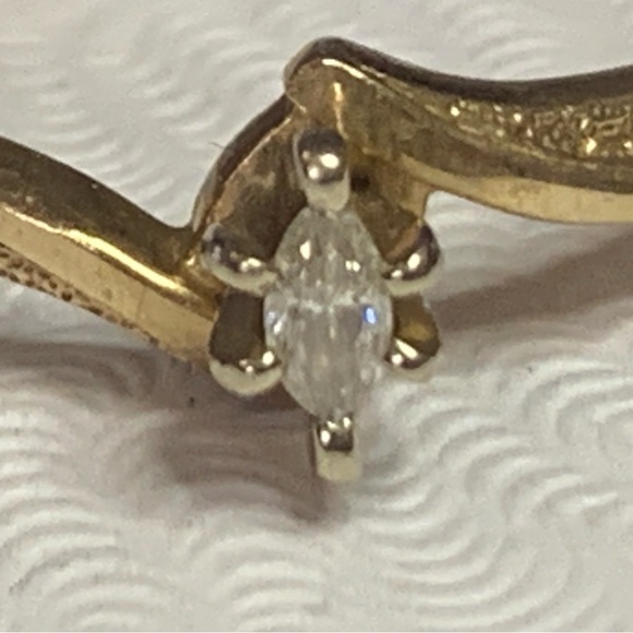 Jewelry - 10kt Gold Diamond 💍 Women's Ring! Beautiful